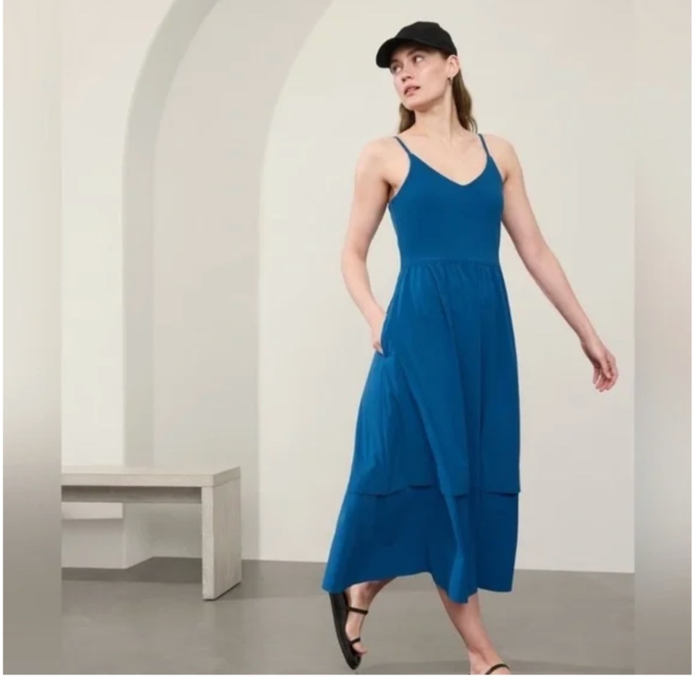 NWOT Athleta Elation V Neck Hybrid Dress Dark Lapis Blue. Medium